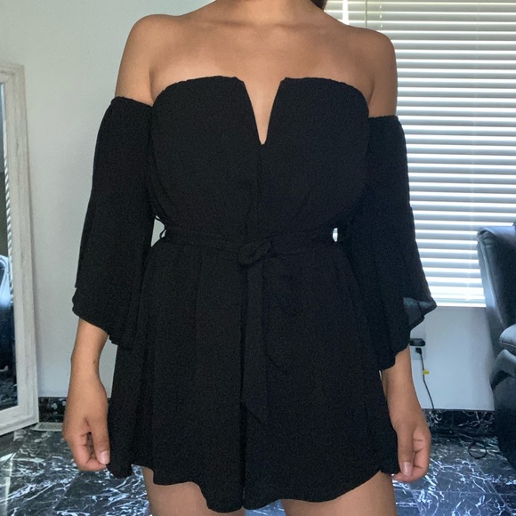 Black off the shoulder romper - Picture 3 of 3
